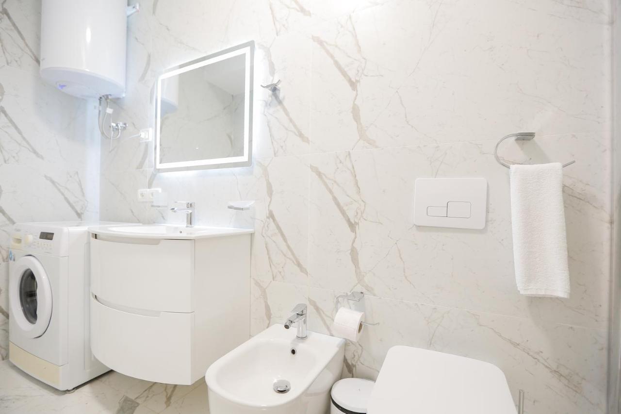 Miku Apartment-Premium 2Bd At Wilson Square Tirana Buitenkant foto